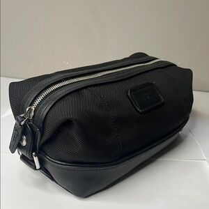 Tumi Bedford Toiletry Dopp Travel Bag Black Ballistic Nylon & Leather